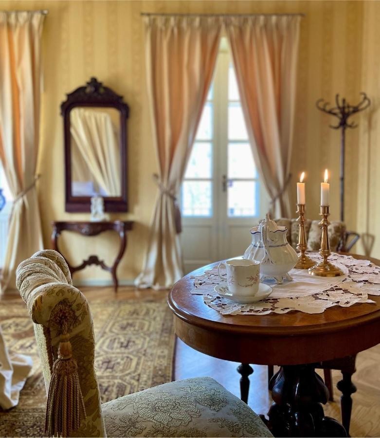 Naeaes Slott ξενώνας Floda  Εξωτερικό φωτογραφία
